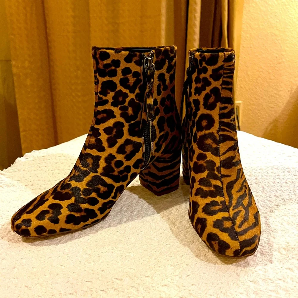 Splendid animal pattern ankle boots/ booties: tiger & leopard patterns. Size 6